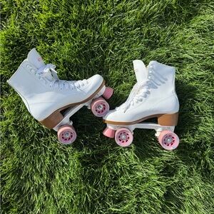 Chicago Women’s roller skates size 7 white with pink wheels